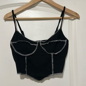 Small crop top with white detailing stitching